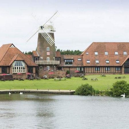 Premier Inn Milton Keynes South Екстериор снимка