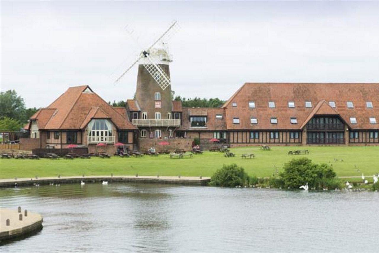 Premier Inn Milton Keynes South Екстериор снимка