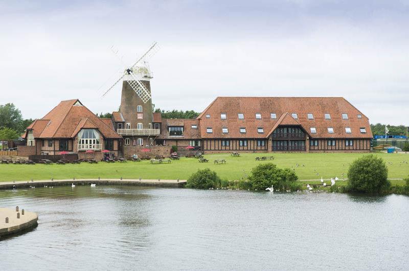 Premier Inn Milton Keynes South Екстериор снимка