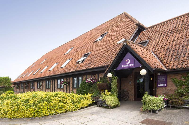 Premier Inn Milton Keynes South Екстериор снимка