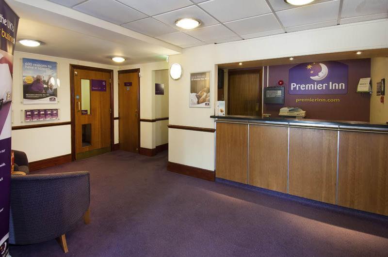 Premier Inn Milton Keynes South Екстериор снимка
