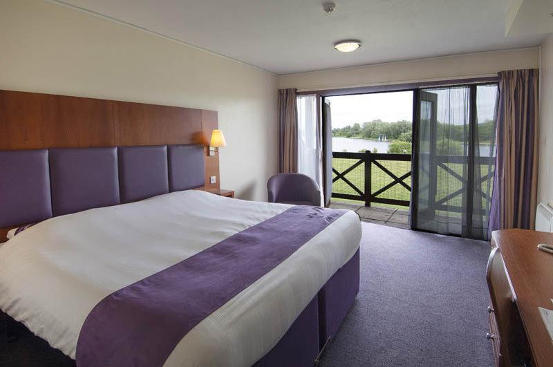 Premier Inn Milton Keynes South Екстериор снимка